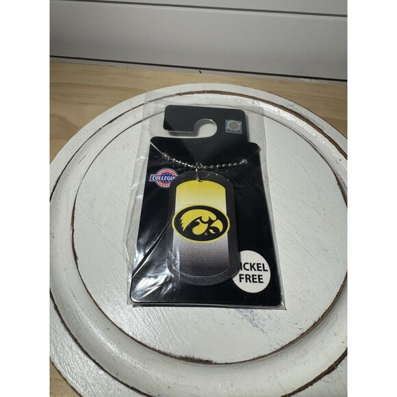 Official Collegiate Dog Neck Tag Necklace Iowa Hawkeyes Mascot NWT NCAA - Picture 1 of 2
